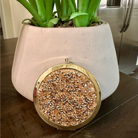 NEW!! Glam Compact Mirror - Picture 2 of 13